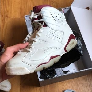 Jordan maroon 6s